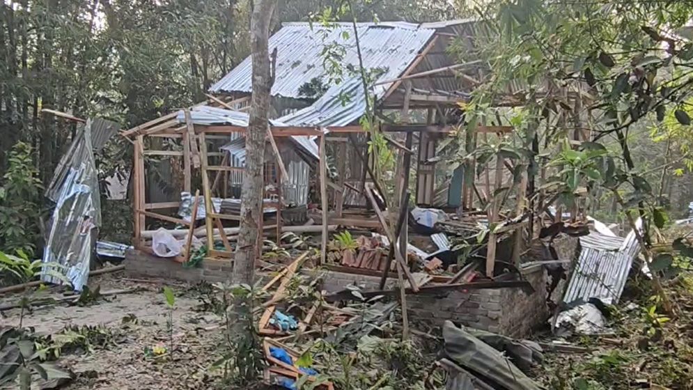 ককটেল বিস্ফোরণে জাজিরায় প্রাণ গেল একজনের