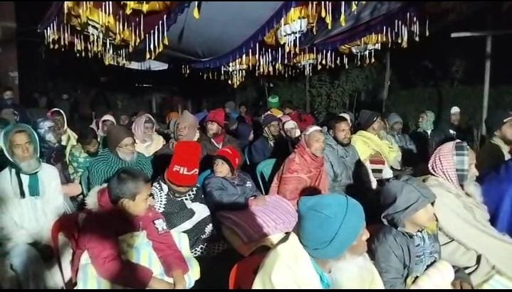 আকছিনা কুল্লাবাড়ীতে অসহায়দের মাঝে কম্বল ও খাবার বিতরণ