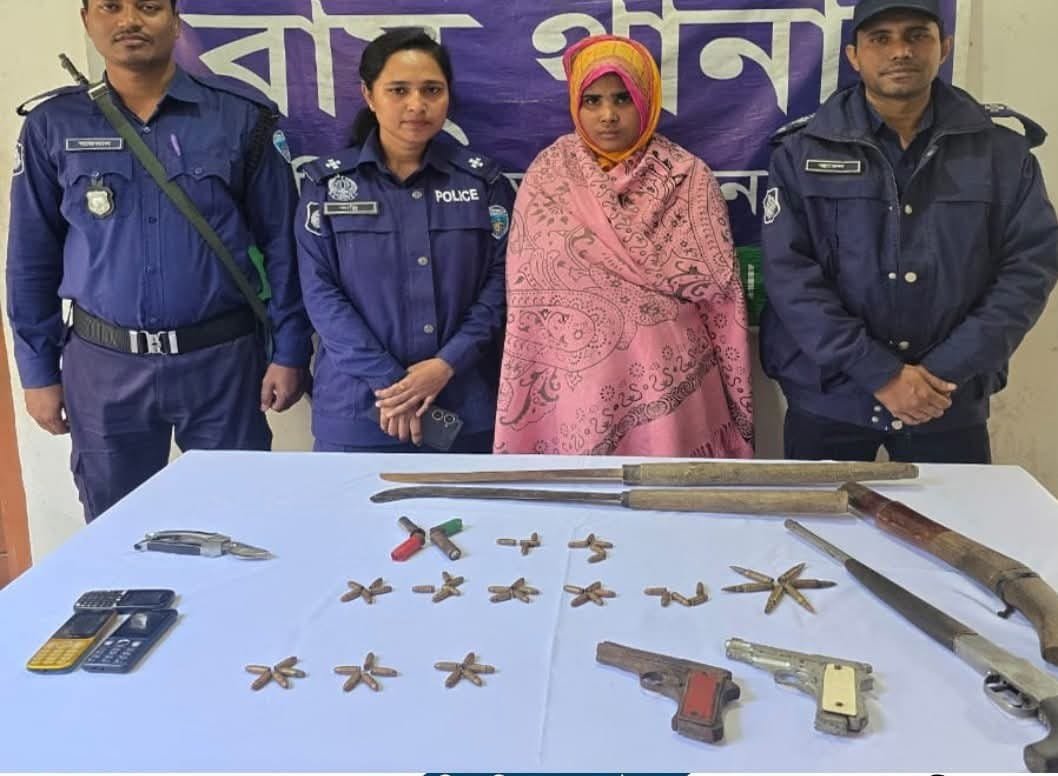 রামুতে বিপুল পরিমাণ অস্ত্র ও গুলিসহ নারী আটক