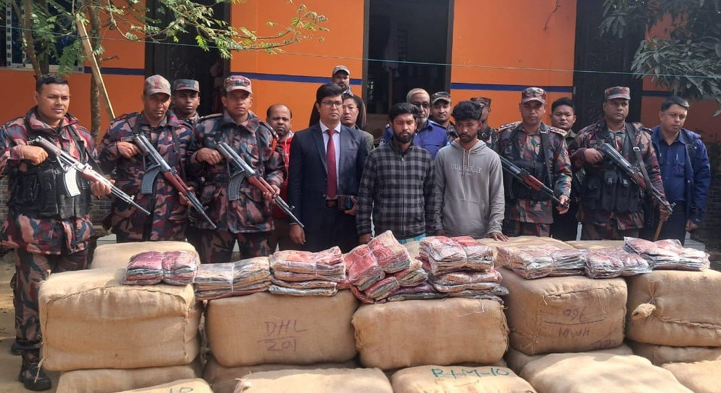 কসবা সীমান্তে বিজিবির অভিযানে ভারতীয় শাড়ী জব্দ আটক ২