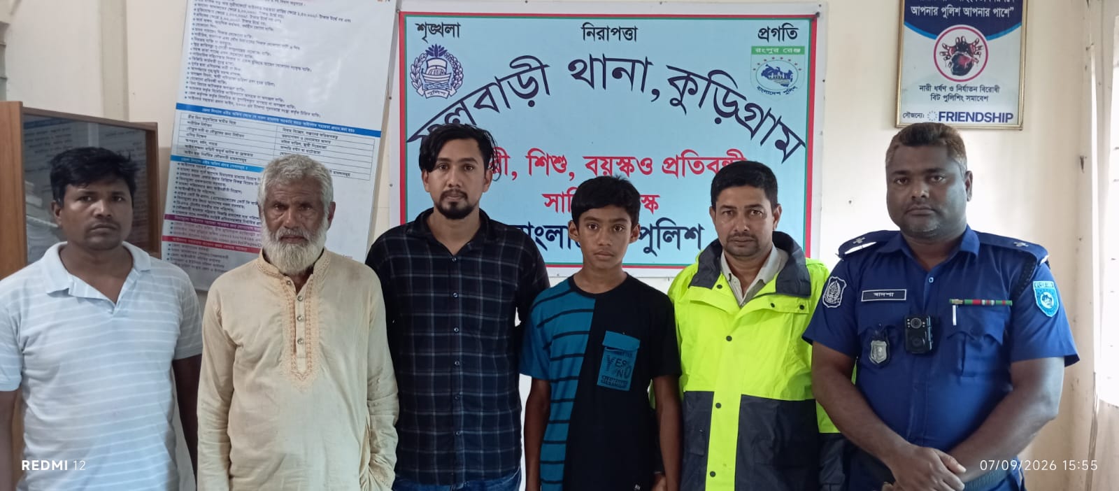 ফুলবাড়ীতে চেকপোস্টে উদ্ধার নিখোঁজ কিশোর, পরিবারের কাছে হস্তান্তর