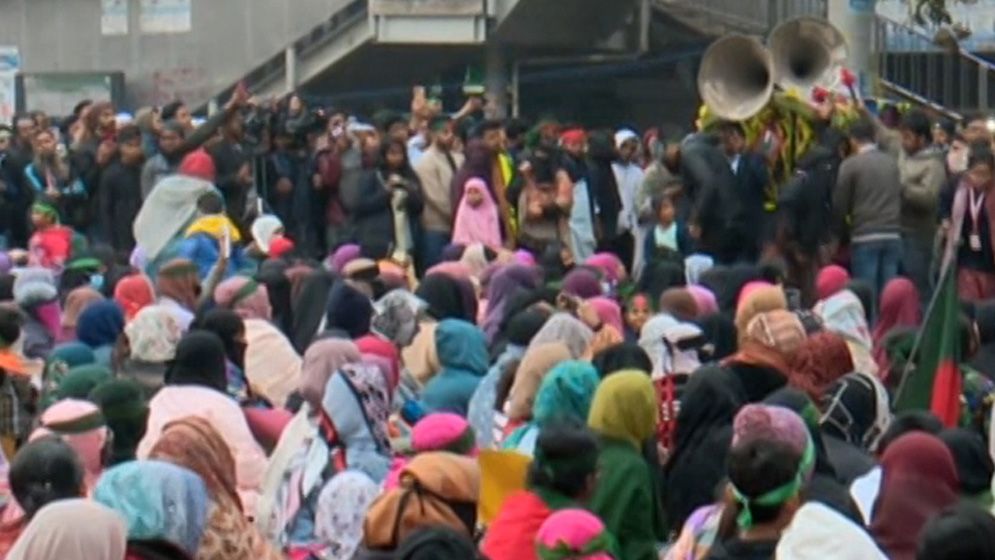 ওসমান হাদির বিচার দাবিতে শাহবাগে চলছে বিক্ষোভ