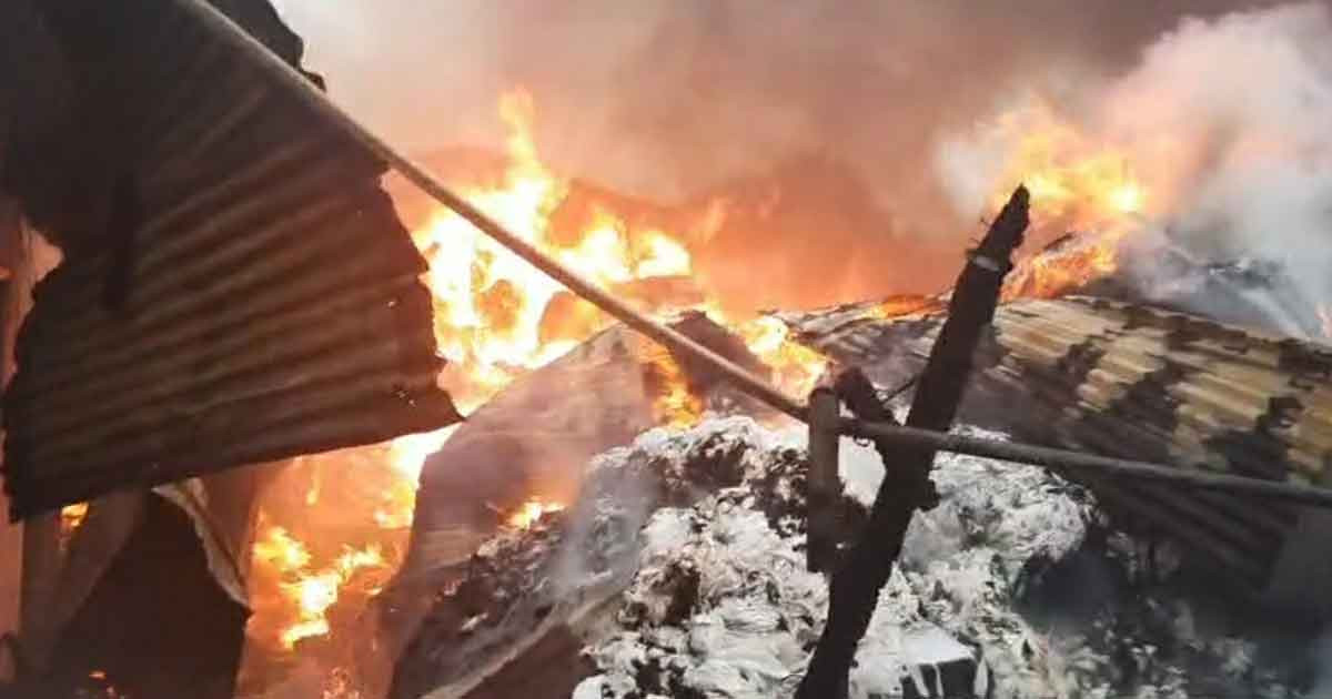 গাজীপুরে ঝুট গোডাউনে আগুন, দীর্ঘ সাড়ে তিন ঘণ্টা পর নিয়ন্ত্রণে