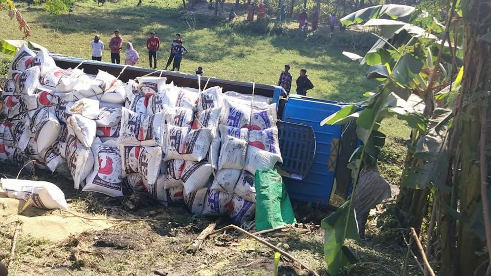 জয়পুরহাটে ট্রাকের ধাক্কায় ভ্যানচালকের মৃ/ত্যু