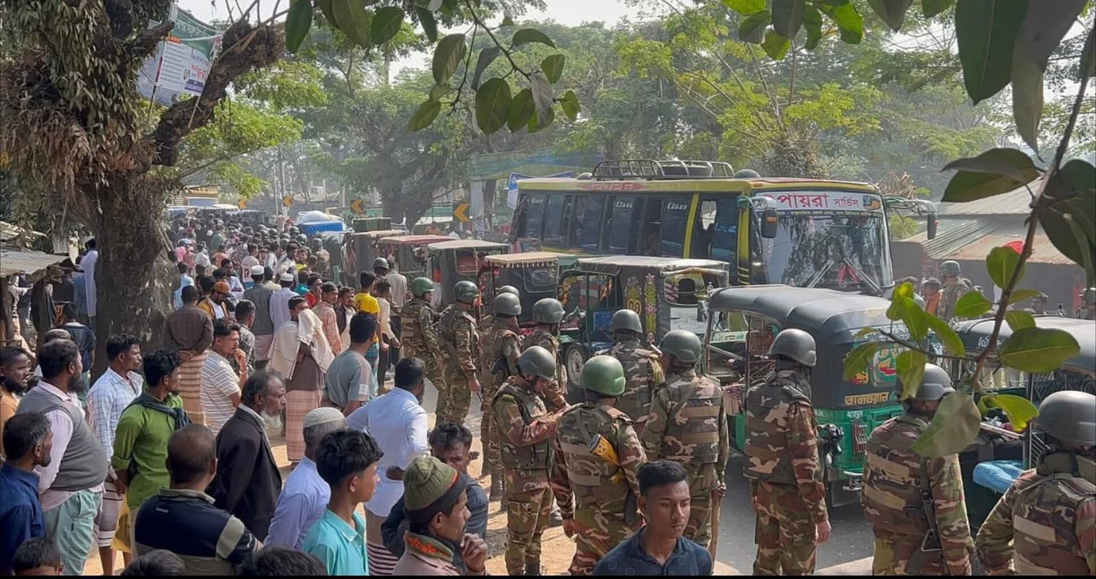 মিয়ানমারের গৃহযুদ্ধের গুলিতে টেকনাফে স্কুলছাত্রী আহত, সীমান্তজুড়ে আতঙ্ক ও বিক্ষোভ