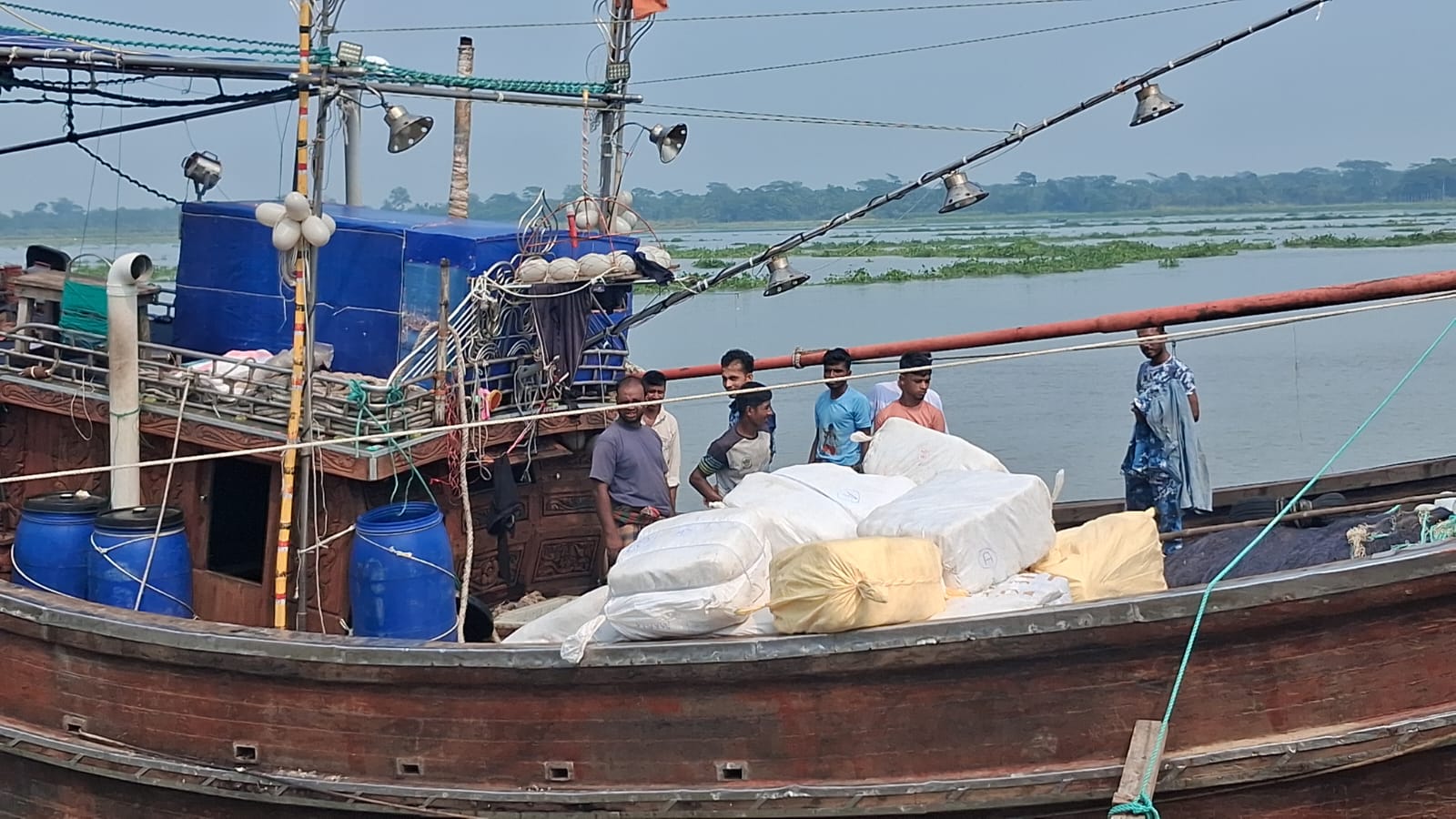 কচা নদীতে কোস্ট গার্ড পুলিশের যৌথ অভিযান