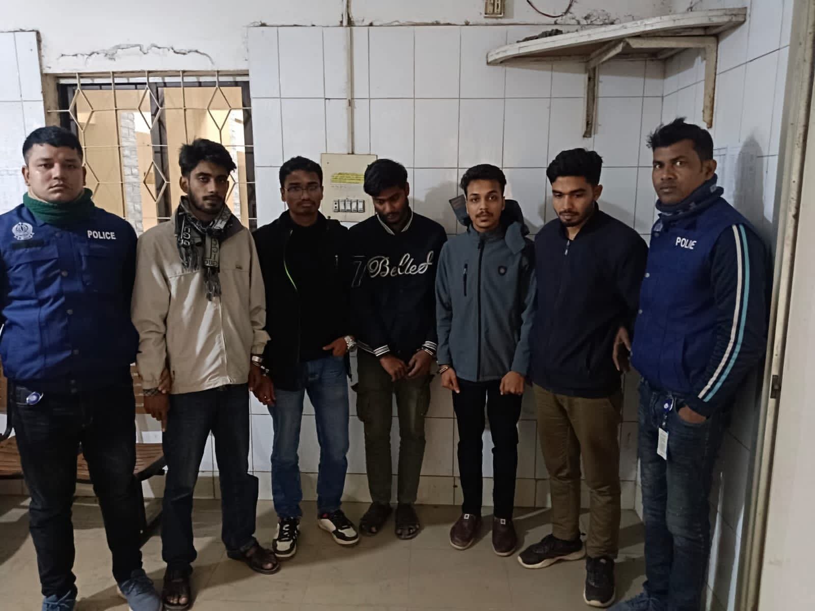 সাভারের বিরুলিয়ায় ছাত্রলীগের প্রতিষ্ঠা বার্ষিকী পালনকালে ৫ জন আটক