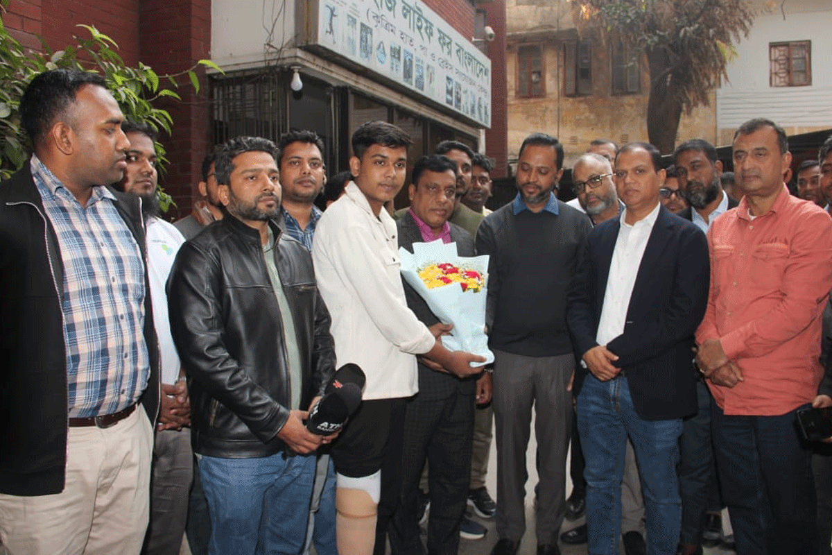অসহায় শিক্ষার্থী বাইজিদ হোসেনের পাশে দাঁড়ালেন তারেক রহমান