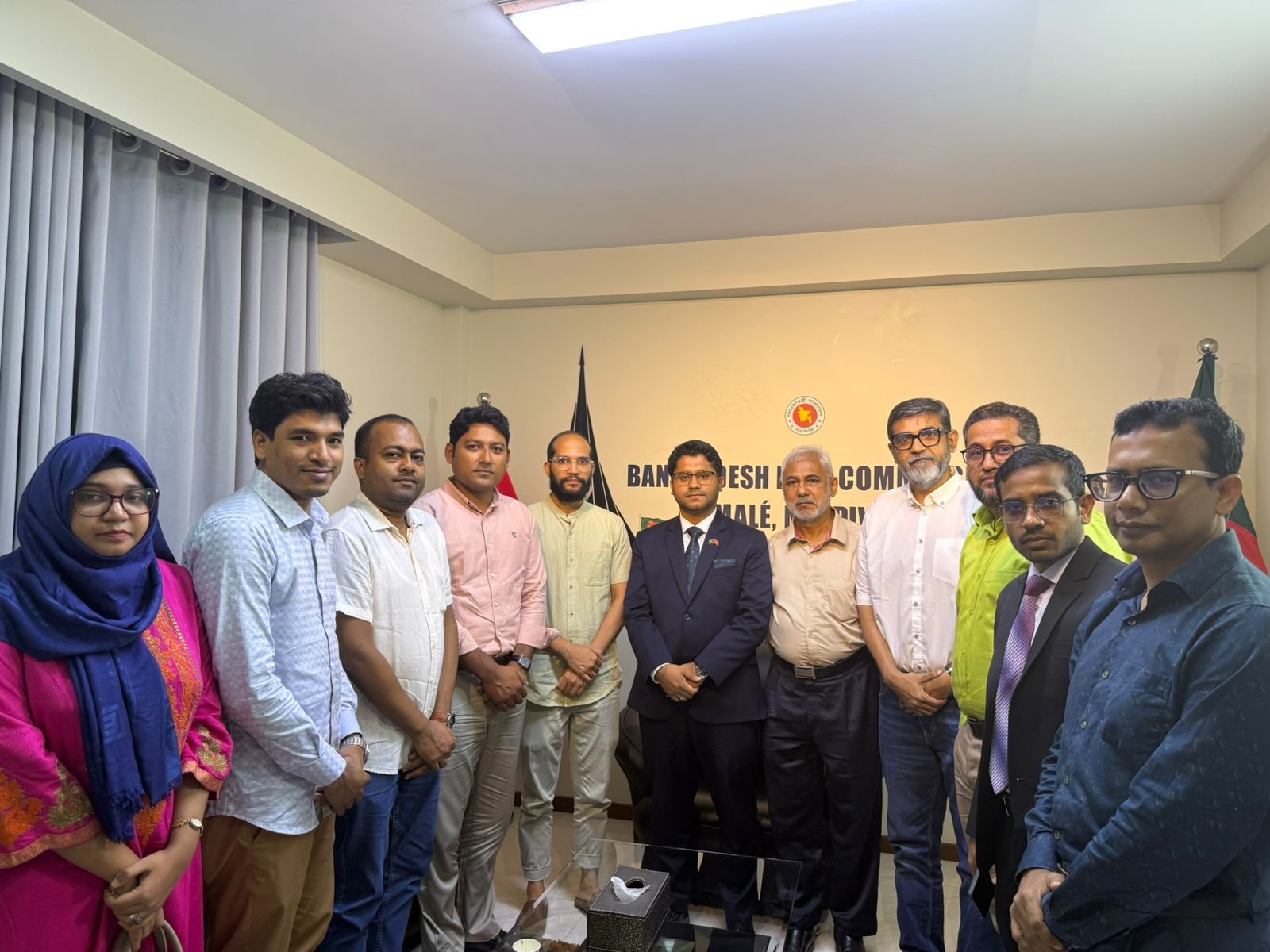 বাংলাদেশ হাইকমিশনারের সঙ্গে মালদ্বীপে কর্মরত বাংলাদেশী ডাক্তারদের সৌজন্য সাক্ষাৎ