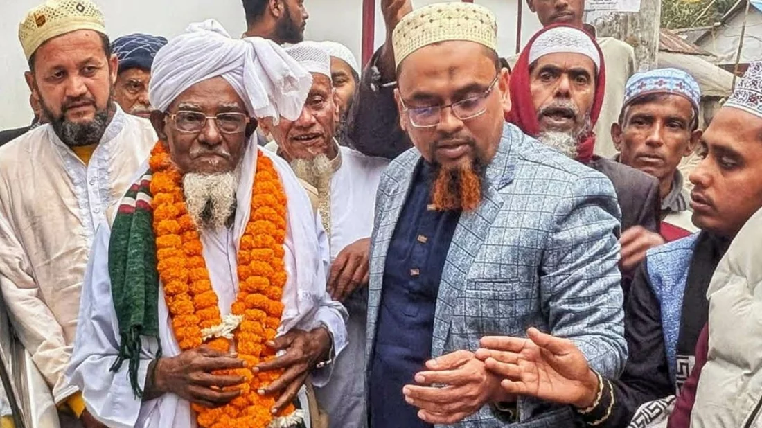 এক মসজিদে ৭২ বছর ইমামতি, অবশেষে মুসল্লিদের অশ্রুসিক্ত বিদায়