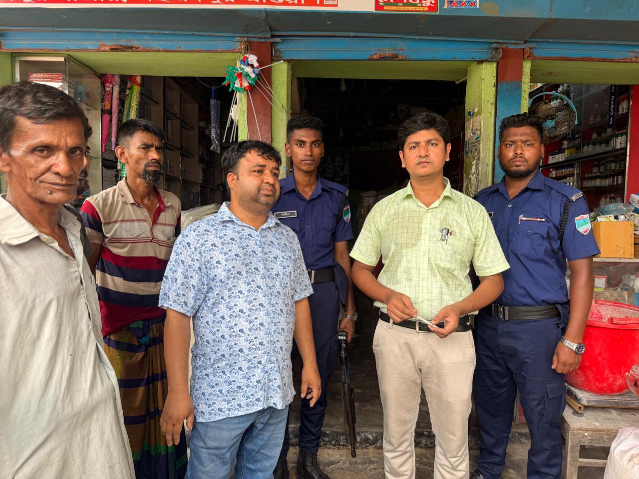 মেয়াদোত্তীর্ণ কীটনাশকে নতুন সিল, কৃষকদের সঙ্গে প্রতারণা: মাগুরায় ভোক্তা অধিকারের অভিযানে ৭৫ হাজার টাকা জরিমানা