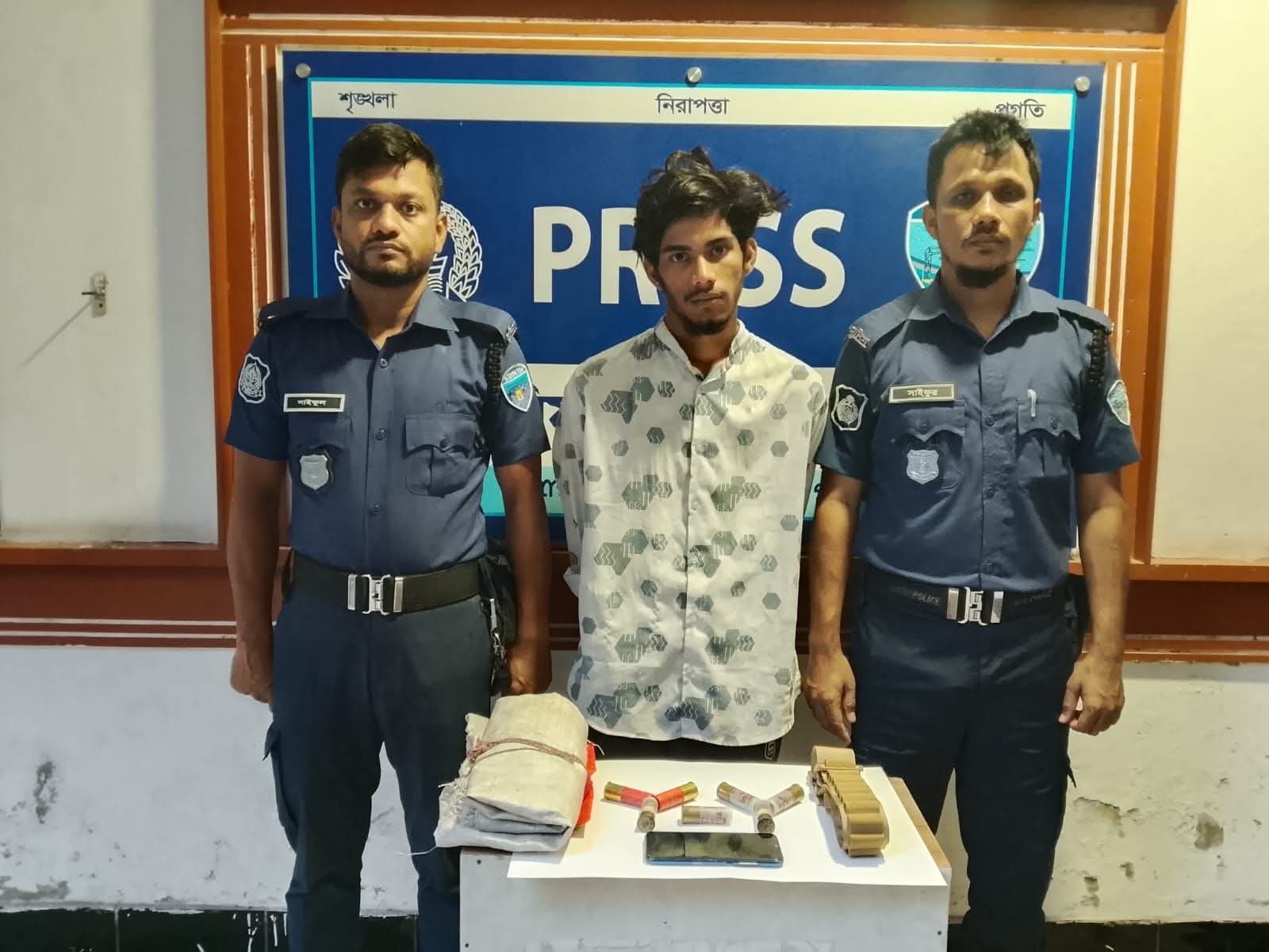চট্টগ্রামের সাতকানিয়া বিশেষ অভিযান চালিয়ে ৭ রাউন্ড সিসা কার্তুজ উদ্ধার করেছে পুলিশ।
