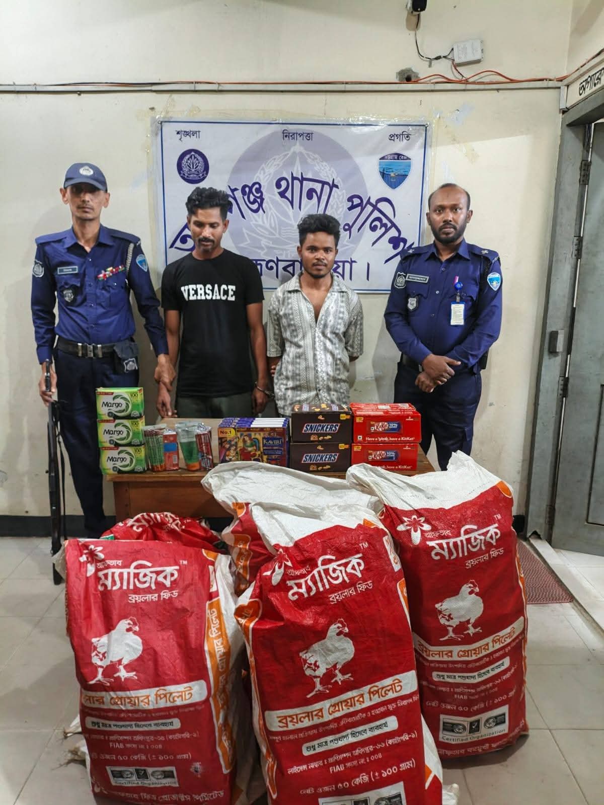 আশুগঞ্জ থানা পুলিশ কর্তৃক চোরাচালানকৃত মালামাল উদ্ধার; ০২ চোরাকারবারী গ্রেফতার;