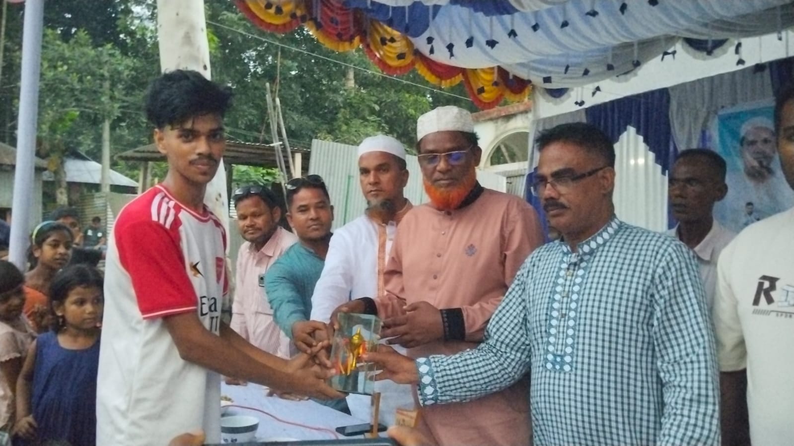চন্দনগাঁতী দক্ষিণপাড়ায় ফাইনাল মিনিবার ফুটবল টুর্নামেন্ট অনুষ্ঠিত
