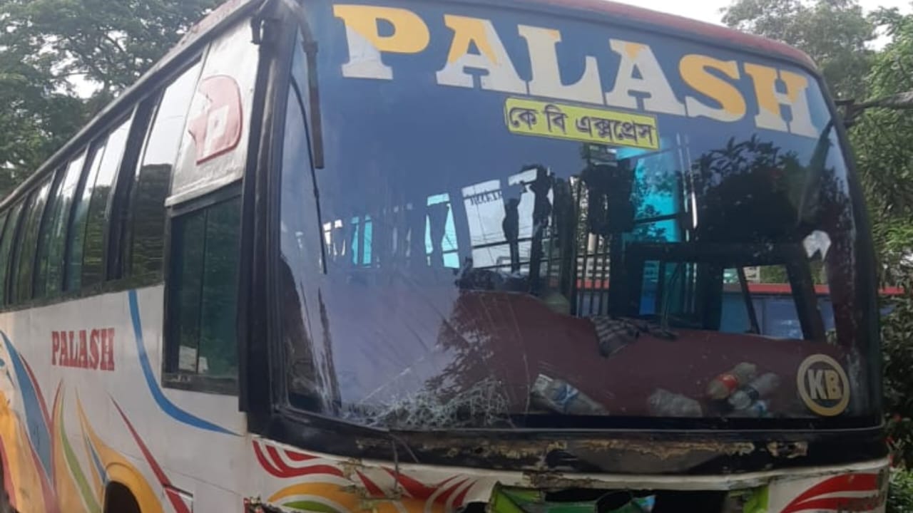 মাগুরায় বাসের ধাক্কায় কৃষক নিহত, চালক আটক