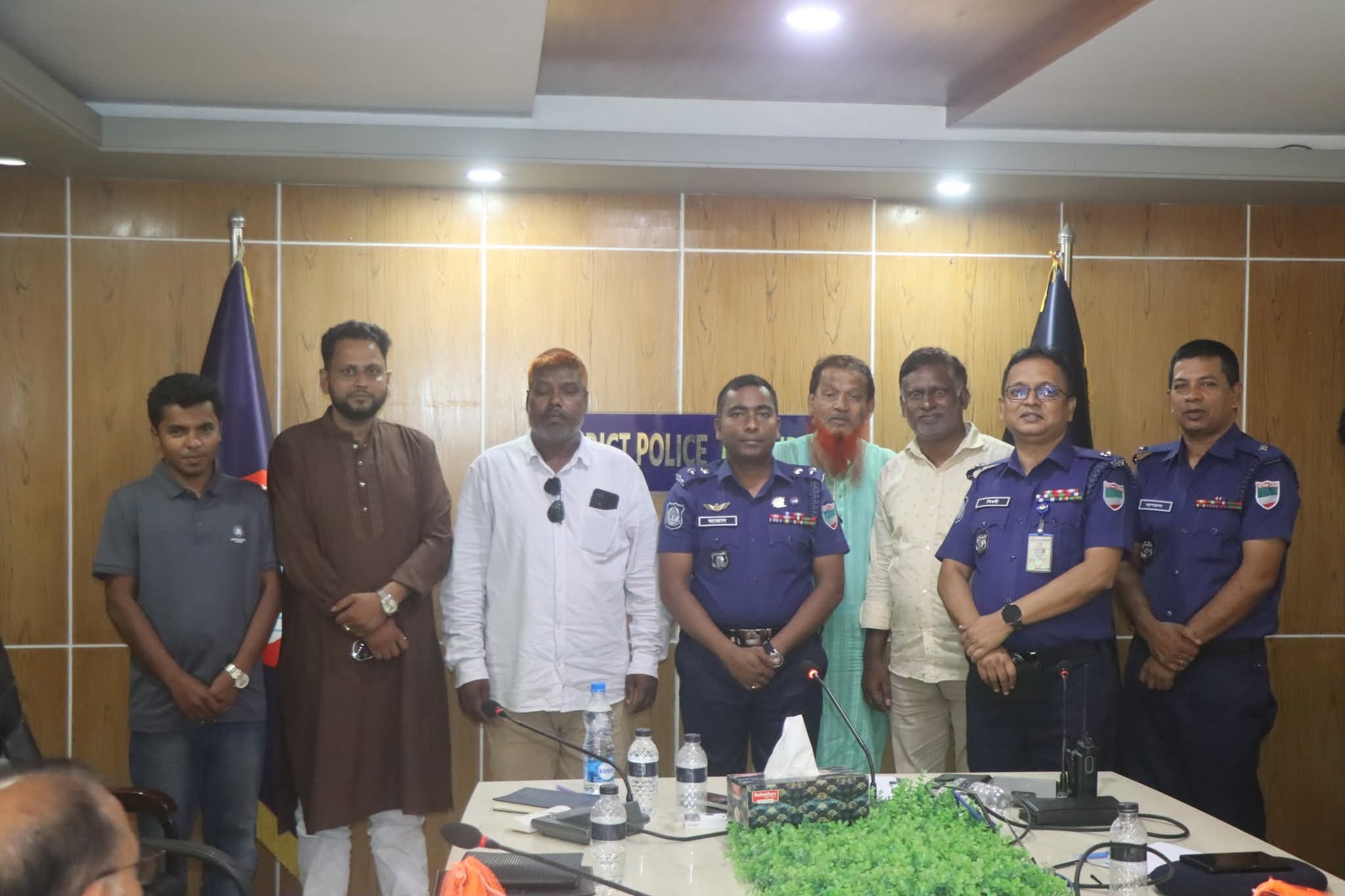 মাগুরা জেলা পুলিশের উদ্যোগে বিবাদমান দুই পক্ষের মধ্যে সম্প্রীতি সভা অনুষ্ঠিত