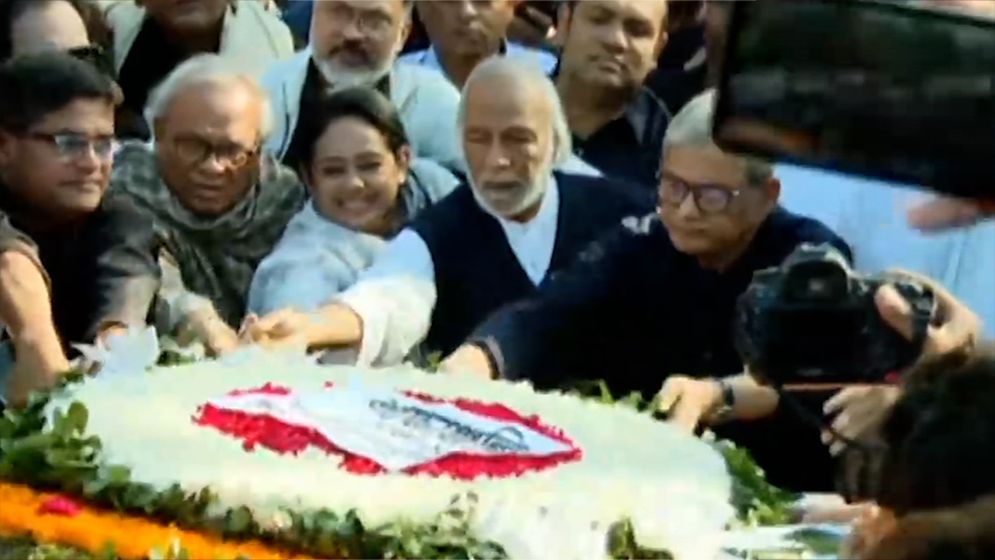 তারেক রহমানের পক্ষে শহীদ বুদ্ধিজীবীদের প্রতি বিএনপির শ্রদ্ধা