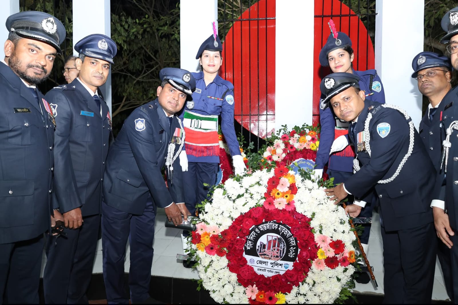 শ্রদ্ধা ও ভালোবাসায় রাঙ্গামাটিতে মহান শহিদ দিবস পালিত: পুলিশ সুপারের পুষ্পস্তবক অর্পণ