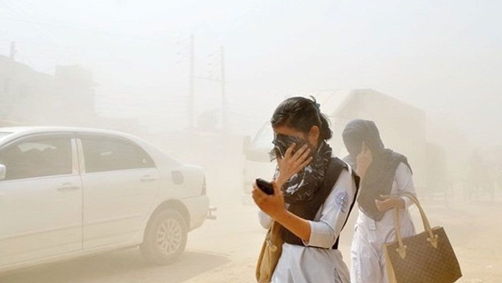 বায়ুদূষণে আজও শীর্ষে ঢাকা |