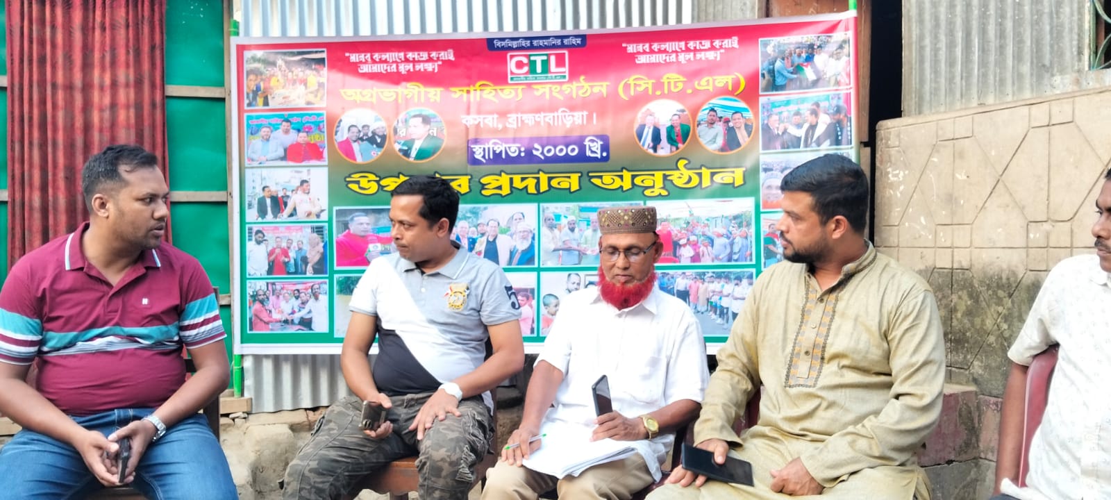 কসবায় অসহায় পরিবারের পাশে মানবিক সংগঠন, ২ মাসের বাজার ও নগদ সহায়তা