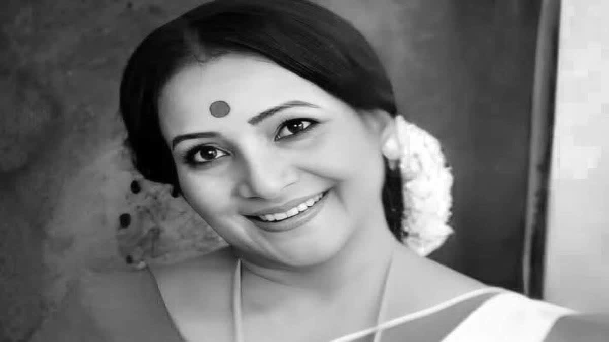 জনপ্রিয় অভিনেত্রী শ্রাবণী বণিক প্রয়াত