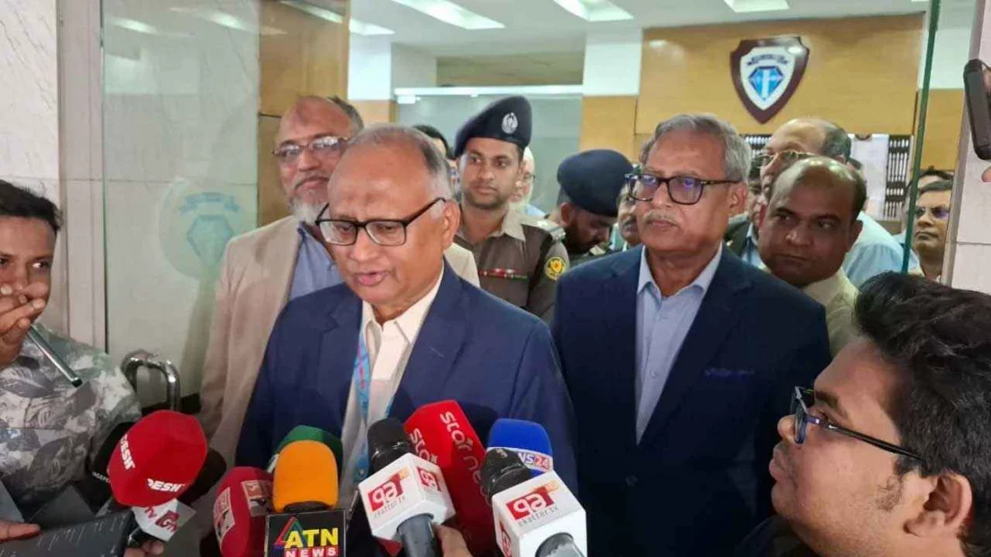 কোনো চাপ নয় নির্বাচিত সরকারের প্রত্যাশা পূরণে পদত্যাগ