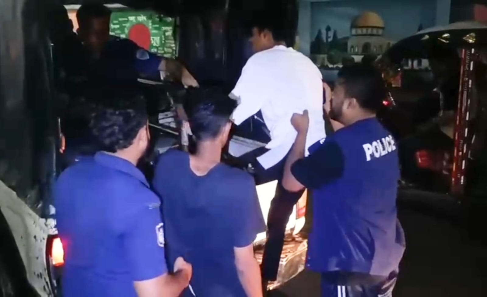 ‎কুমিল্লায় ফের কিশোর গ্যাংবিরোধী অভিযানে আরও ২৫২ জন আটক