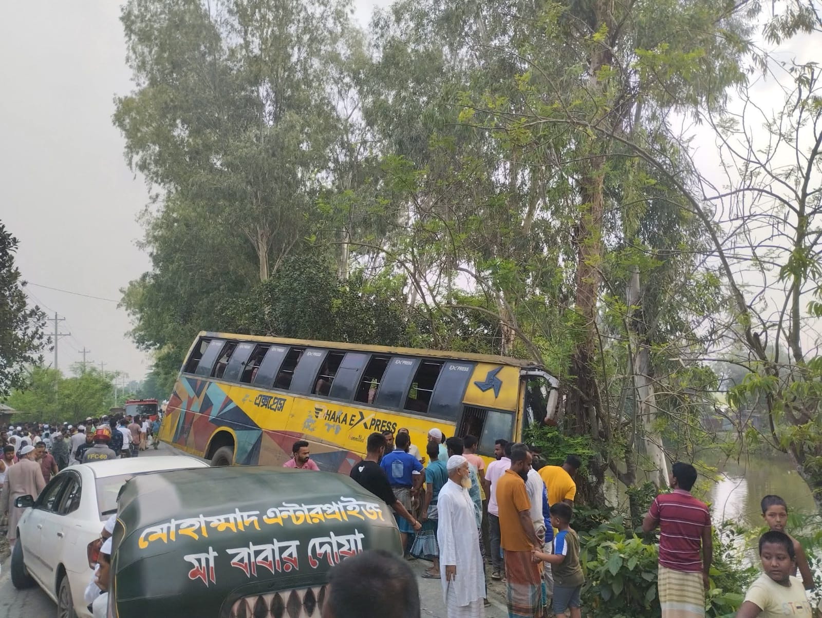 মেঘুল্লা বাসস্ট্যান্ডে বাস-অটোভ্যান সংঘর্ষে নিহত ৩, আহত ১