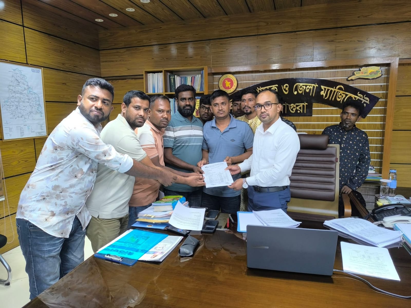 জেলা প্রশাসকের সঙ্গে “আমরা জুলাই যোদ্ধা” মাগুরা জেলার নবনির্বাচিত কমিটির সৌজন্য সাক্ষাৎ