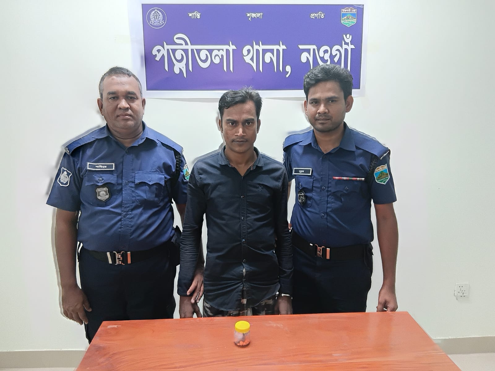 নওগাঁয় পত্নীতলায় মাদকবিরোধী অভিযানে ট্যাপেন্ডাডল ট্যাবলেট উদ্ধার, আটক ১