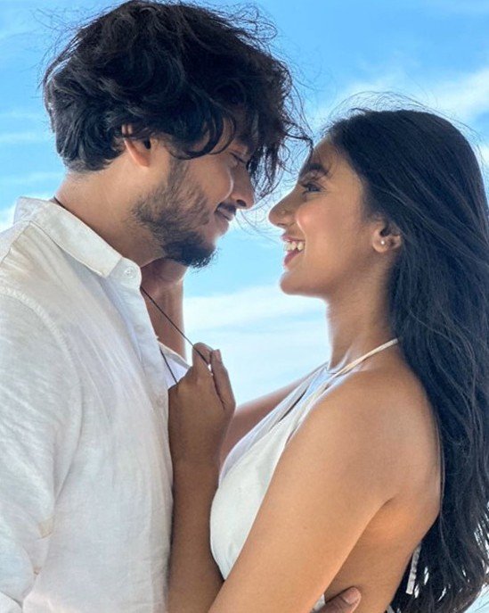 আরশের সঙ্গে রোমান্টিক ছবি—সবাই কেন অভিনন্দন জানাচ্ছেন