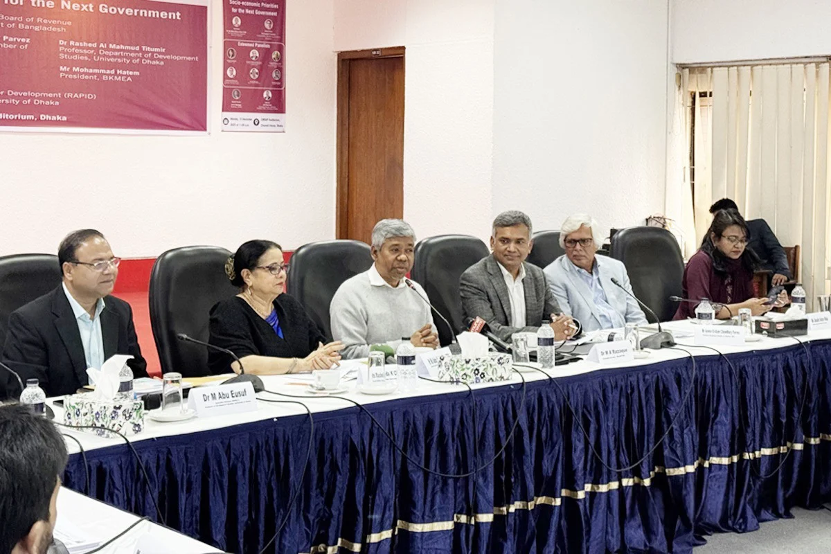 মোবাইল আমদানিতে শুল্ক কমাবে এনবিআর: চেয়ারম্যান