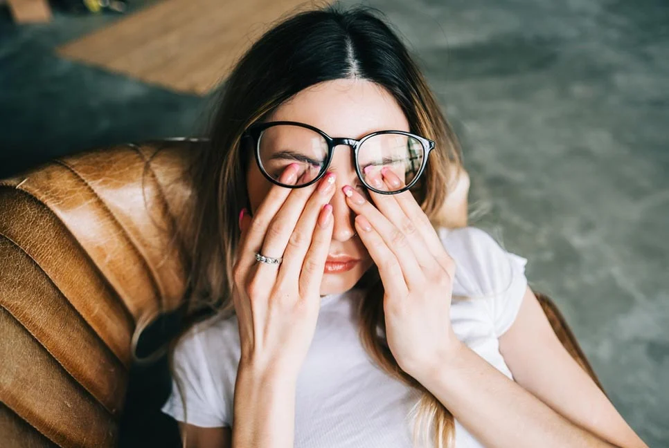 নতুন চশমা পরার পর কেন মাথাব্যথা হয়?