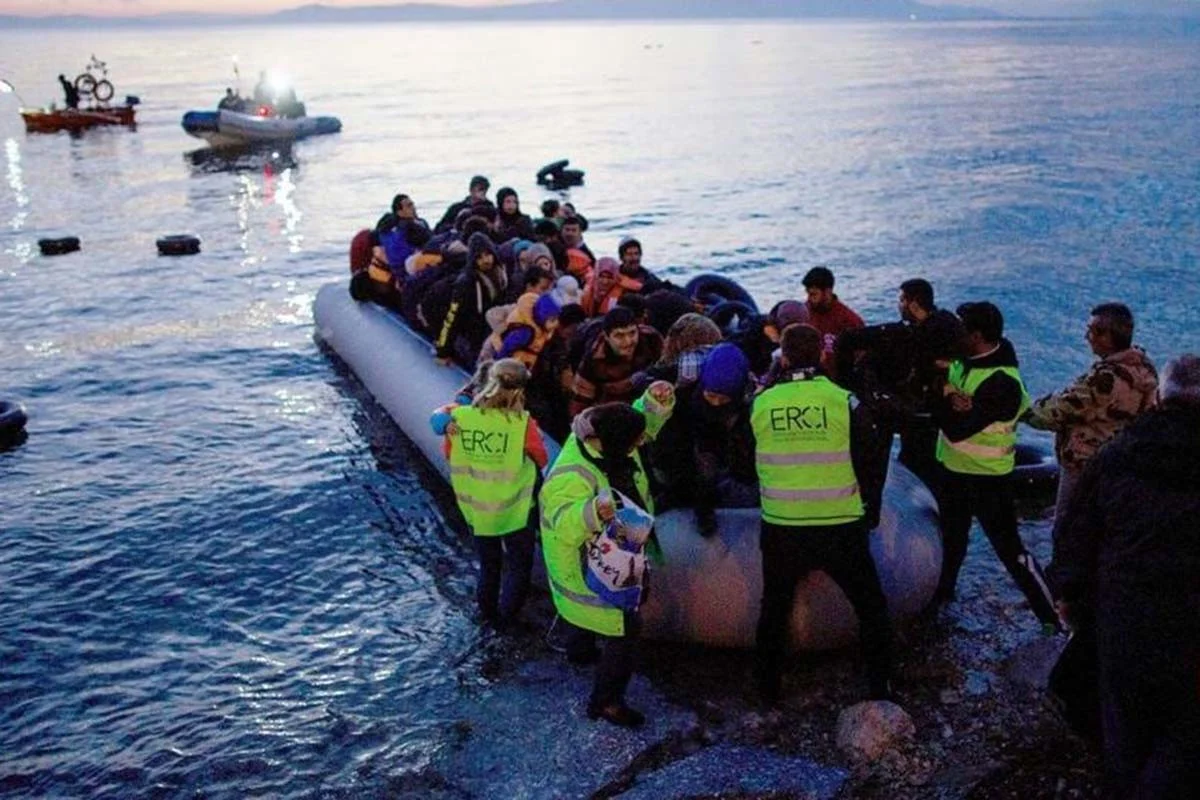 গ্রিসে অভিবাসন প্রত্যাশীদের নৌকাডুবিতে দুইজনের মৃত্যু, নিখোঁজ ৩