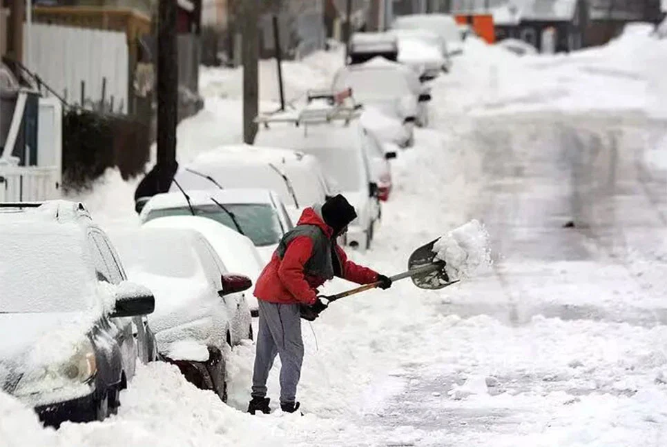 ভয়াবহ তুষারঝড়ে বিপর্যস্ত যুক্তরাষ্ট্র, প্রাণহানি বেড়ে ১০০