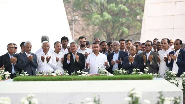জিয়াউর রহমান ও খালেদা জিয়ার সমাধিতে প্রধানমন্ত্রী ও মন্ত্রিসভার সদস্যদের শ্রদ্ধা