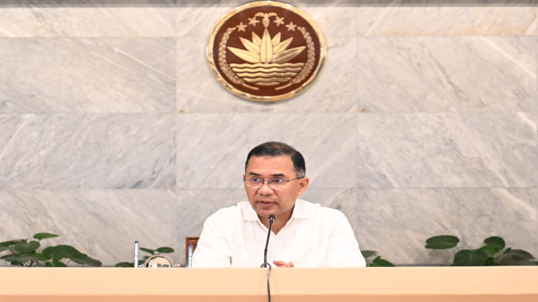 প্রধানমন্ত্রী কার্যালয়ে পুরনো কর্মচারীদের সঙ্গে কথা বলেছেন তারেক রহমান