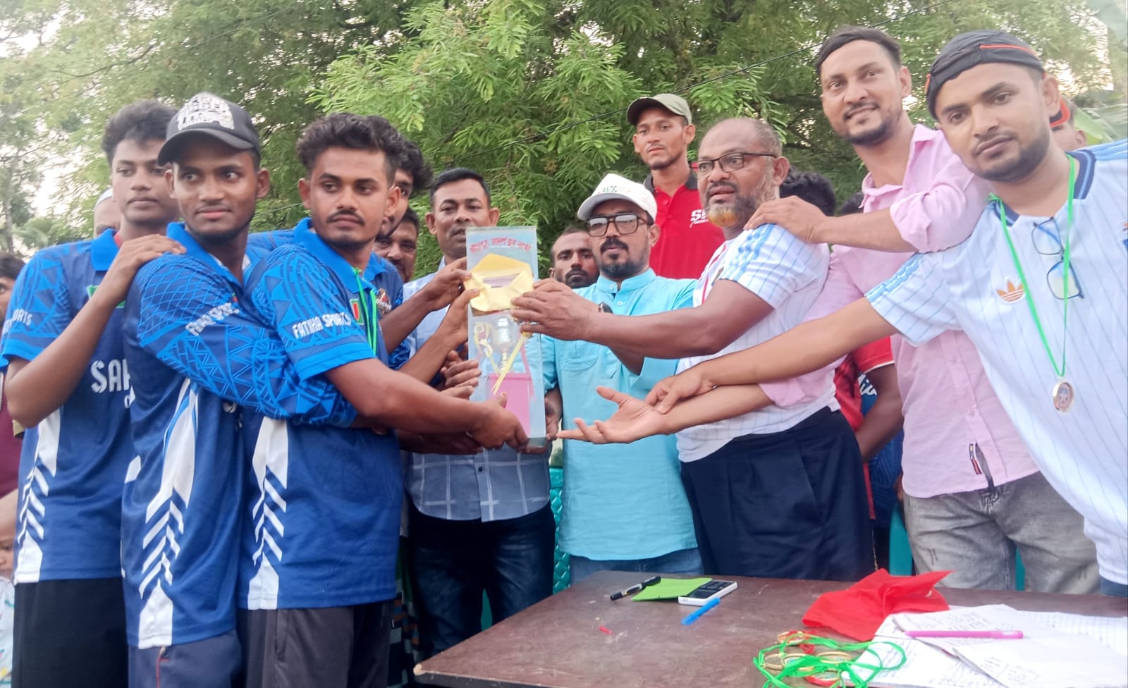 রইছপুর প্রিমিয়ার লীগের ১৫তম আসরের ফাইনালে হাড্ডাহাড্ডি লড়াই,পুরস্কার বিতরণ করেন প্রধান অতিথি মহাসিন আলম