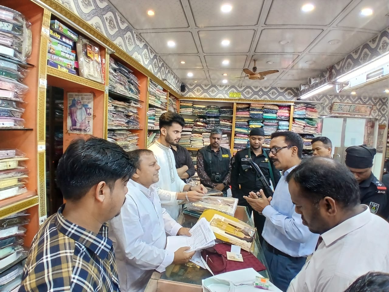 ব্রাহ্মণবাড়িয়ায় দুই কাপড়ের দোকানকে ভোক্তা অধিদপ্তরের জরিমানা