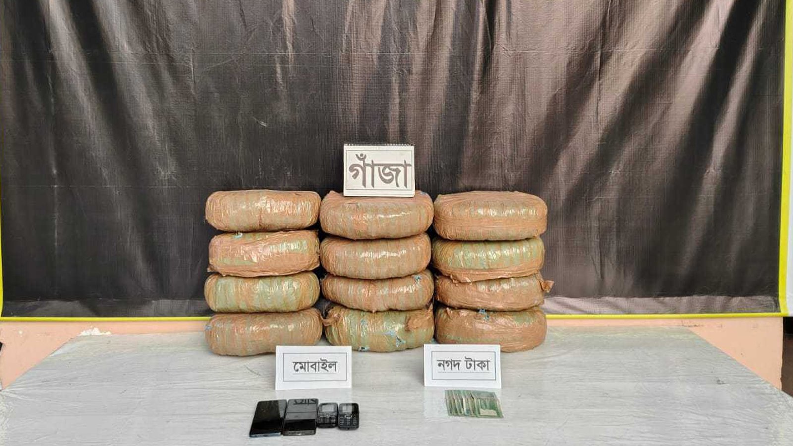 কুমিল্লায় ৩০ কেজি গাঁজাসহ তিন মাদক ব্যবসায়ী গ্রেফতার