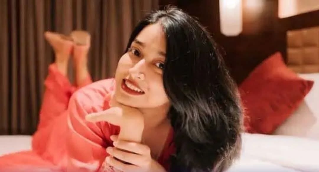 চলচ্চিত্রের জন্য গাইলেন মাশা।