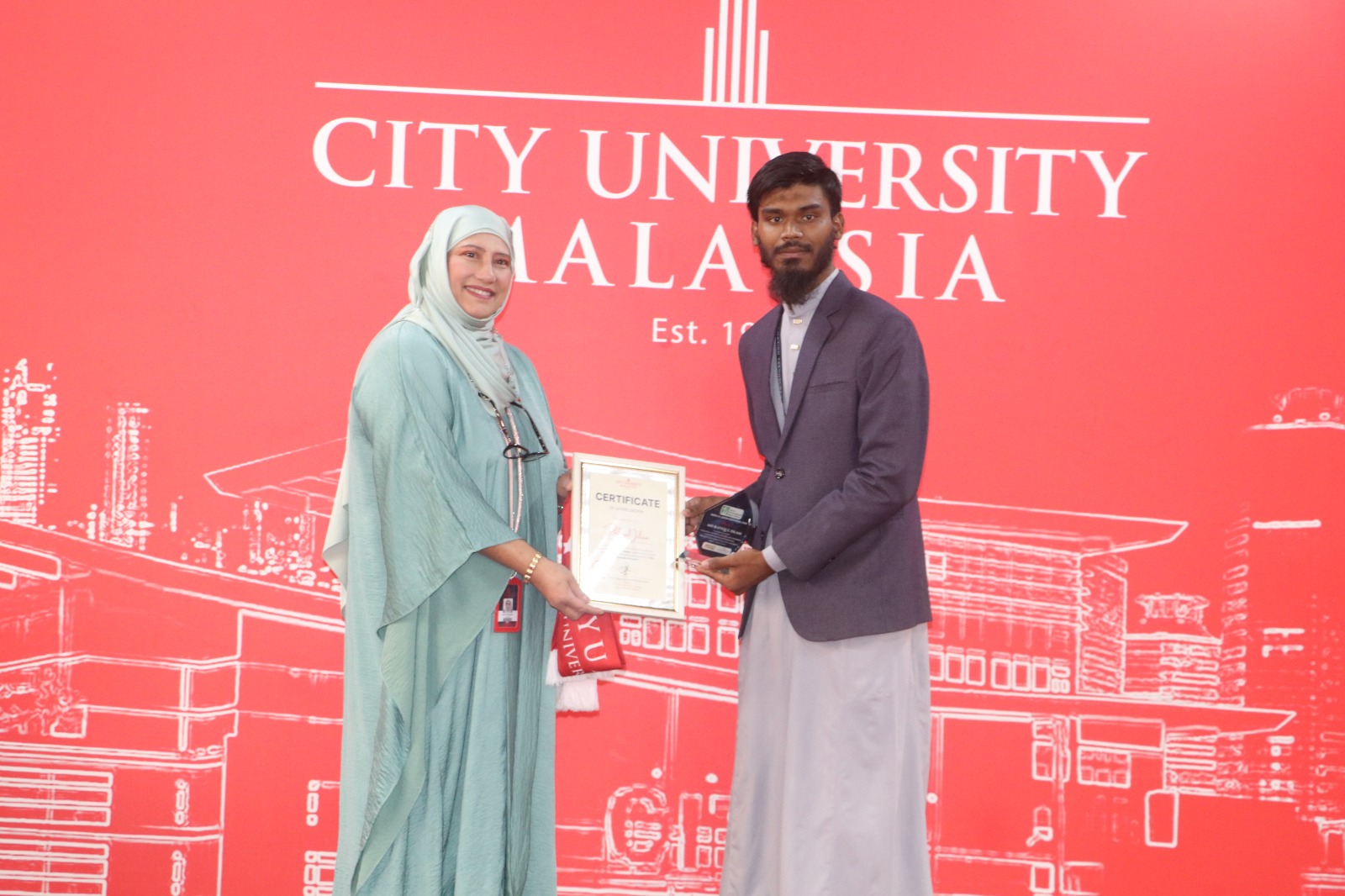 মালয়েশিয়ায় সিটি ইউনিভার্সিটির স্টুডেন্ট অ্যাফেয়ার্স লিডারশিপ অ্যাওয়ার্ড পেলেন বাংলাদেশি শিক্ষার্থী রফিকুল ইসলাম