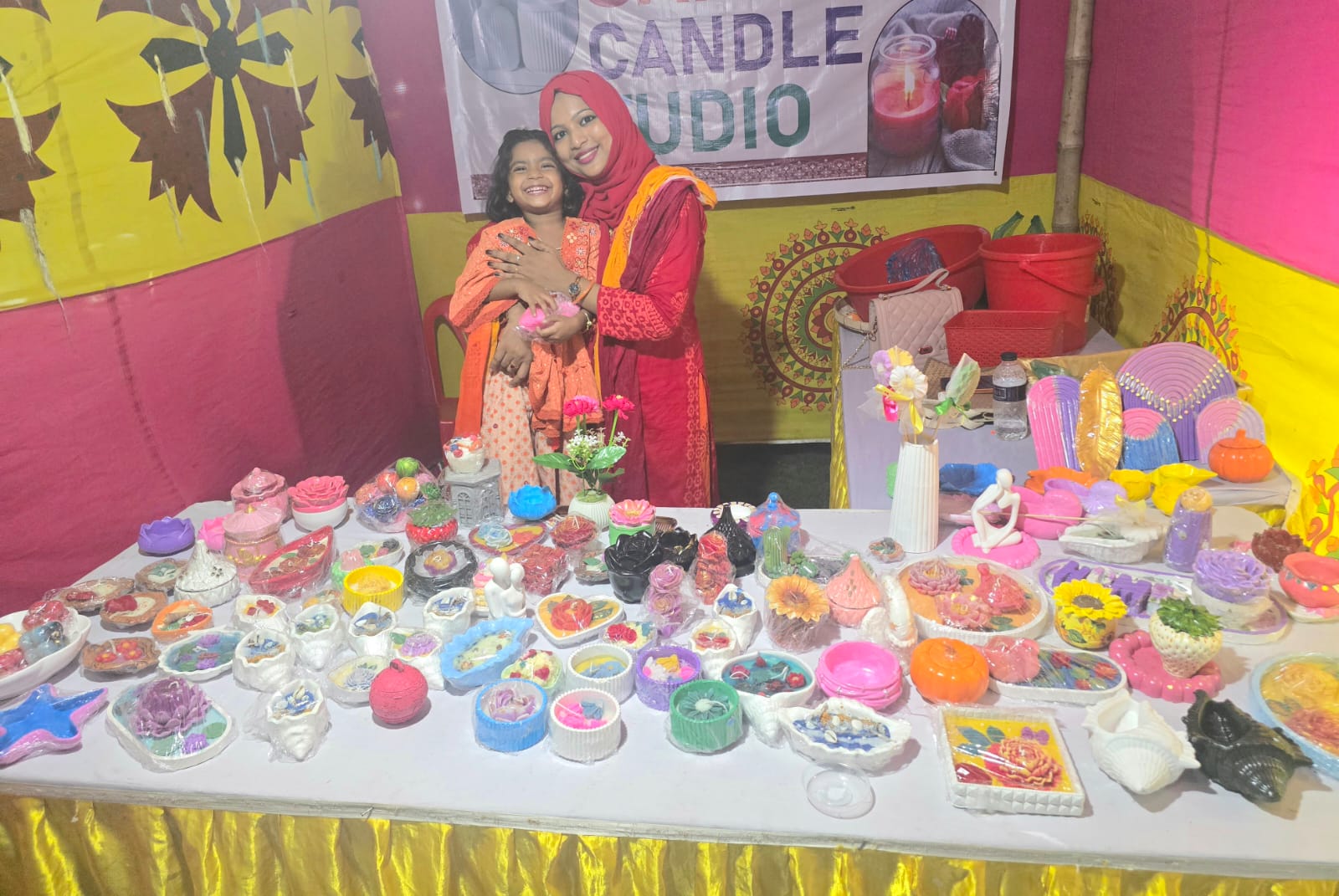 ক্যান্ডেলের আলোয় আলোকিত স্বপ্ন—ব্যাংক কর্মকর্তার ভিন্ন পথচলা