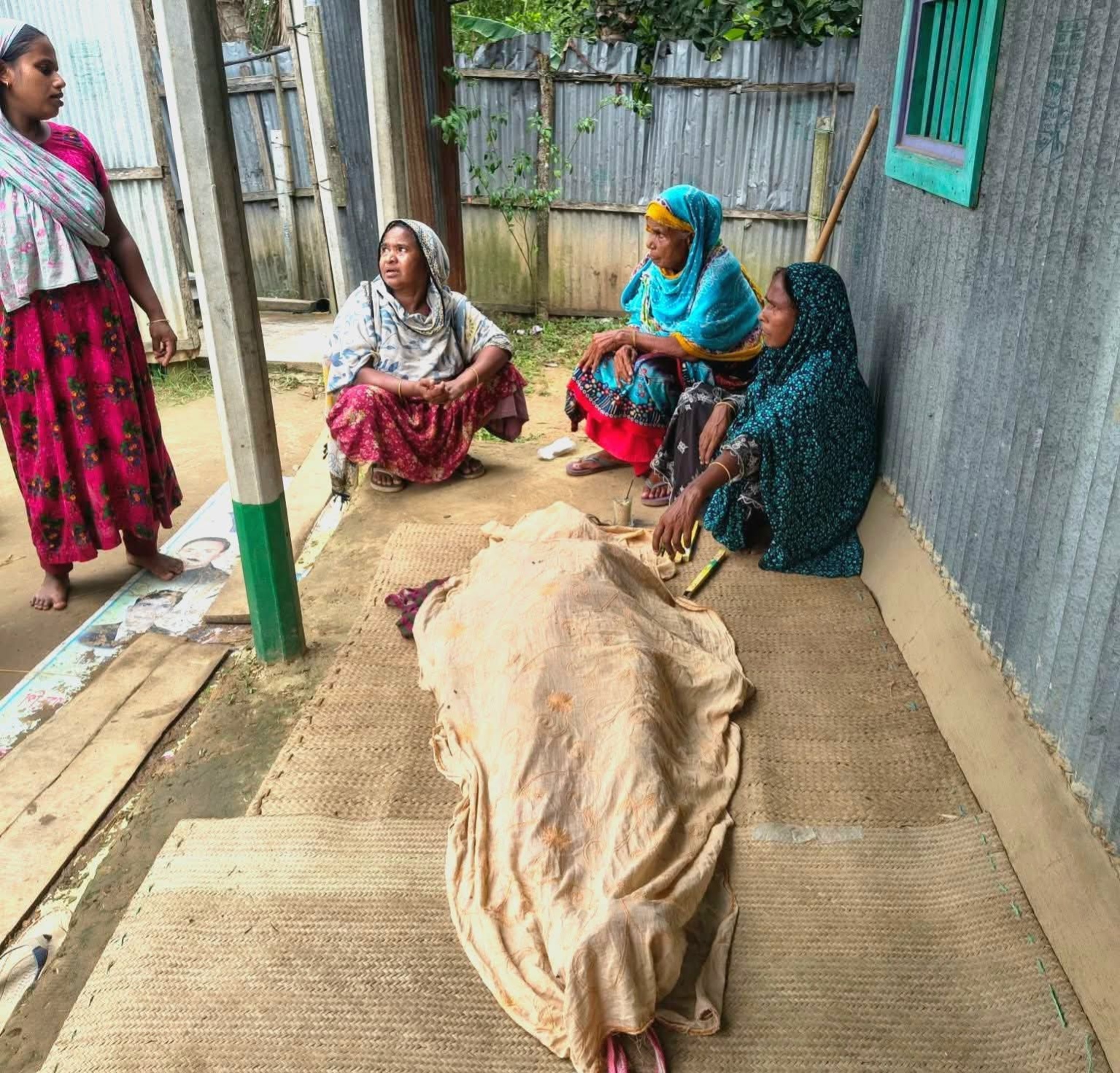 ঘর লেপার কাজই হলো শেষ কাজ,বিদ্যুতের ছোবলে নিভল চান বানুর জীবনপ্রদীপ