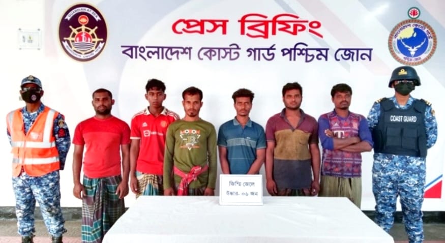 সুন্দরবনে দুর্ধর্ষ ‘নানা ভাই’ বাহিনীর কবল থেকে ৬ জেলে উদ্ধার