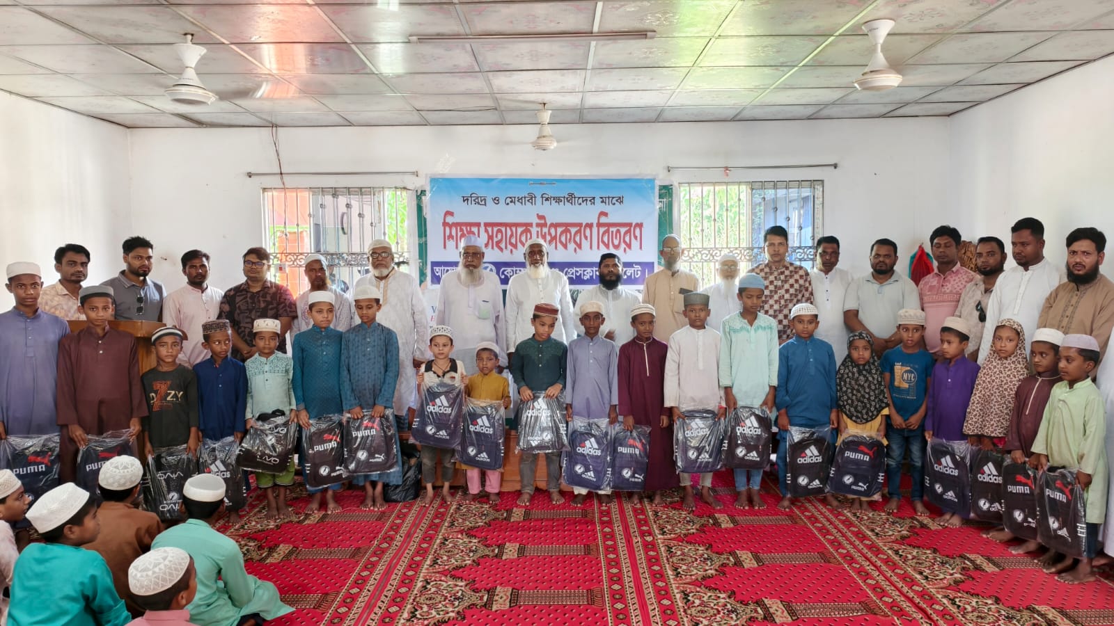 শিক্ষার্থীদের মাঝে শিক্ষা উপকরণ বিতরণ করলো কোম্পানীগঞ্জ প্রেসক্লাব