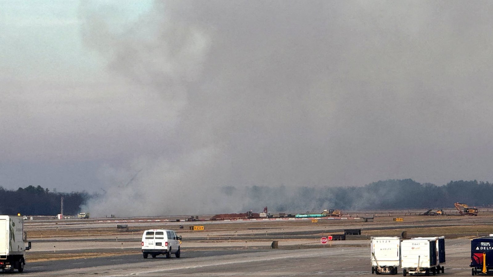 আকাশে ওড়ার পরই ইঞ্জিনে আগুন, যুক্তরাষ্ট্রে বিমানের জরুরি অবতরণ