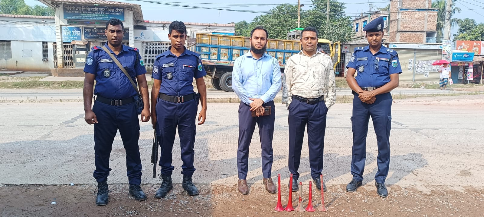 নওগাঁয় হাইড্রোলিক হর্নের বিরুদ্ধে অভিযান