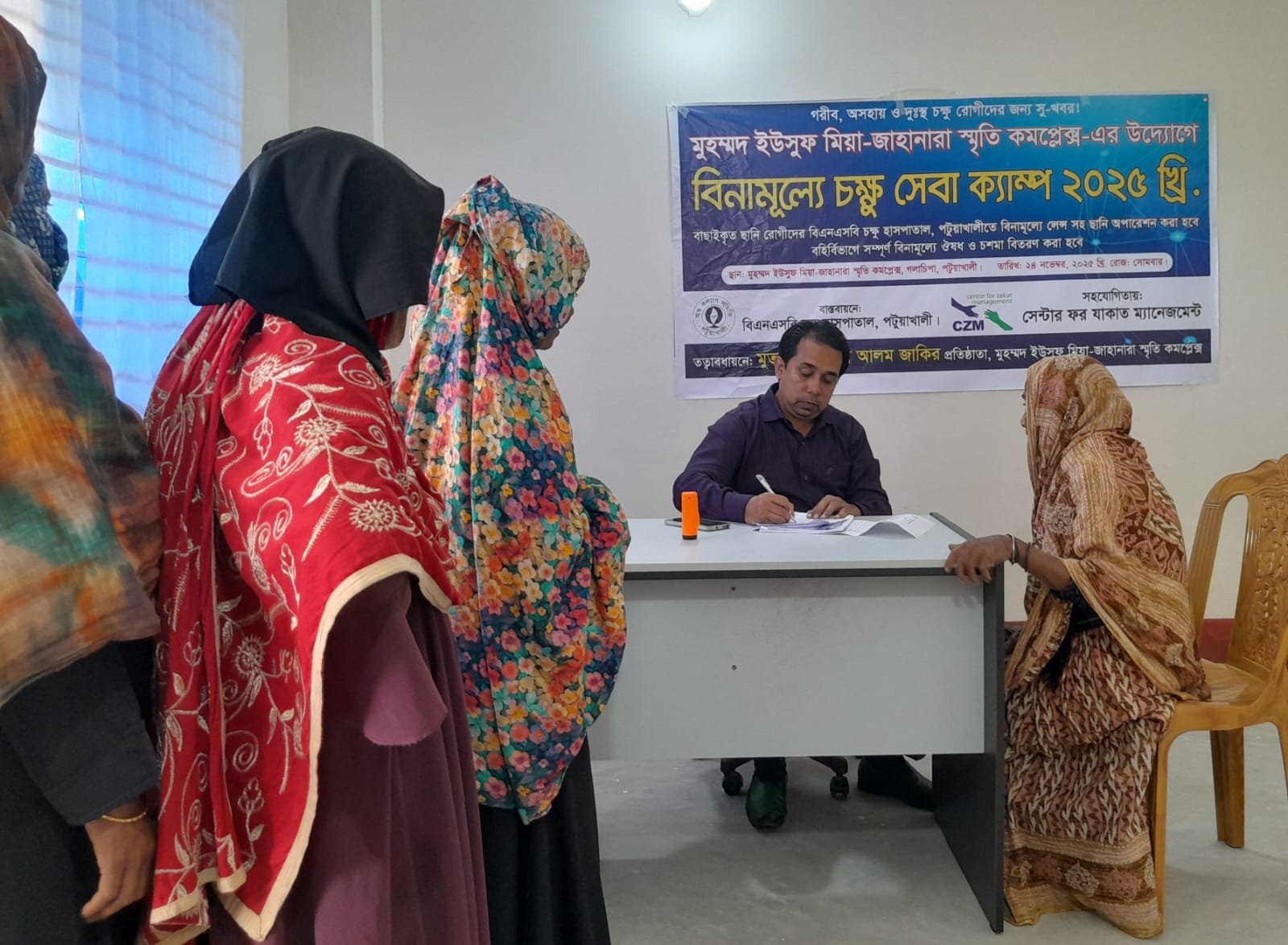 নোয়াখালীতে মিথ্যা নিকাহনামা ও মিথ্যা গনধর্ষণ মামলায় ন্যায়বিচারের দাবিতে বিধবা মায়ের সংবাদ সম্মেলন