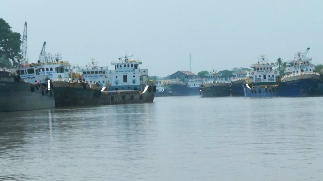 অবকাঠামো সংকটে খুলনা নদীবন্দর, অর্ধেকে নেমেছে পণ্য খালাস